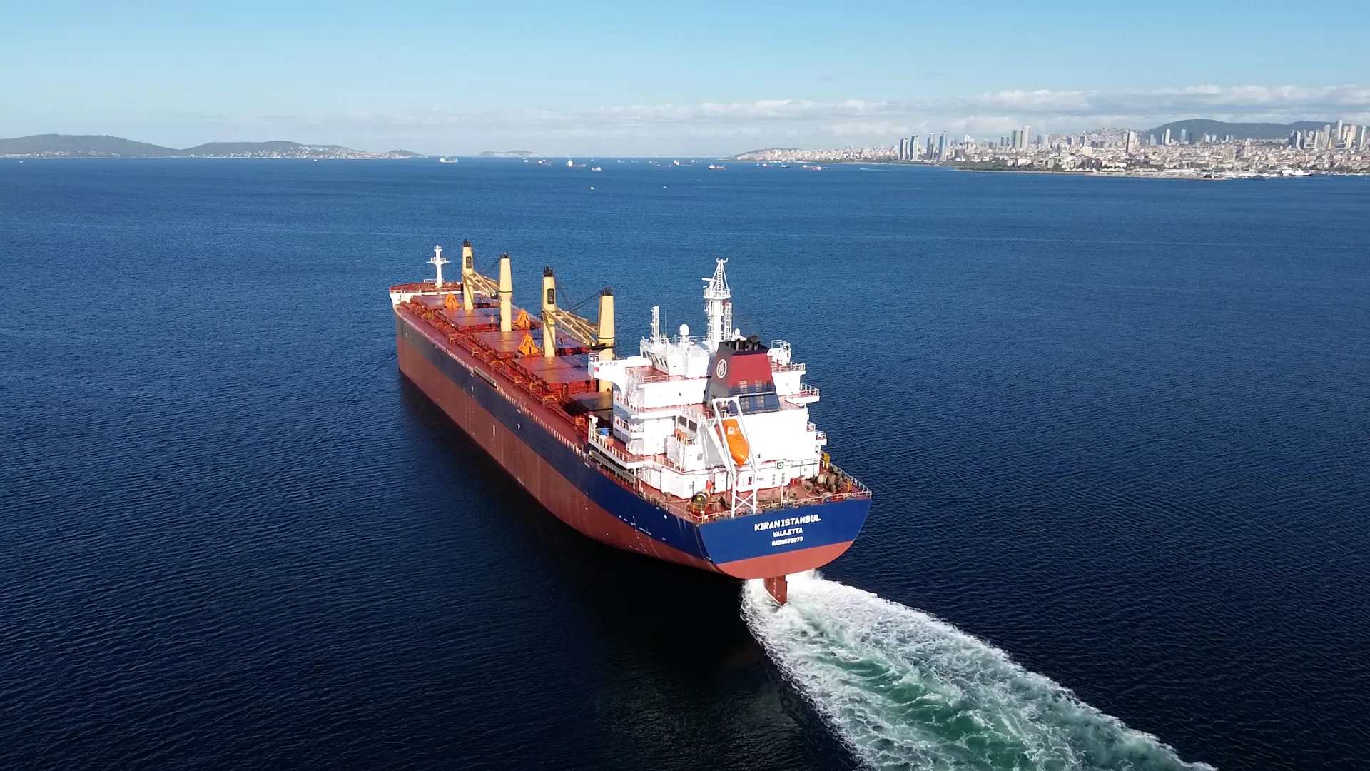 M/V KIRAN ISTANBUL, Ultramax bulk carrier, under way